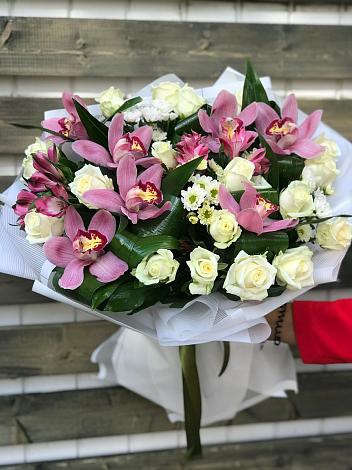 Букет цветов из: Розы и Хризантемы в Киевке