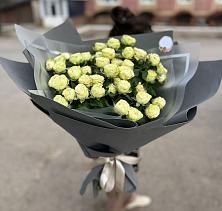 Букет Белые кустовые розы Солинеро в Киевке